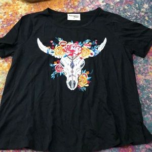 Embroidered cow skull tee